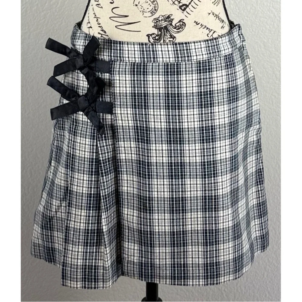Old Navy Girls Y2K Plaid Black and White Skirt Dark Academia Preppy, size 14